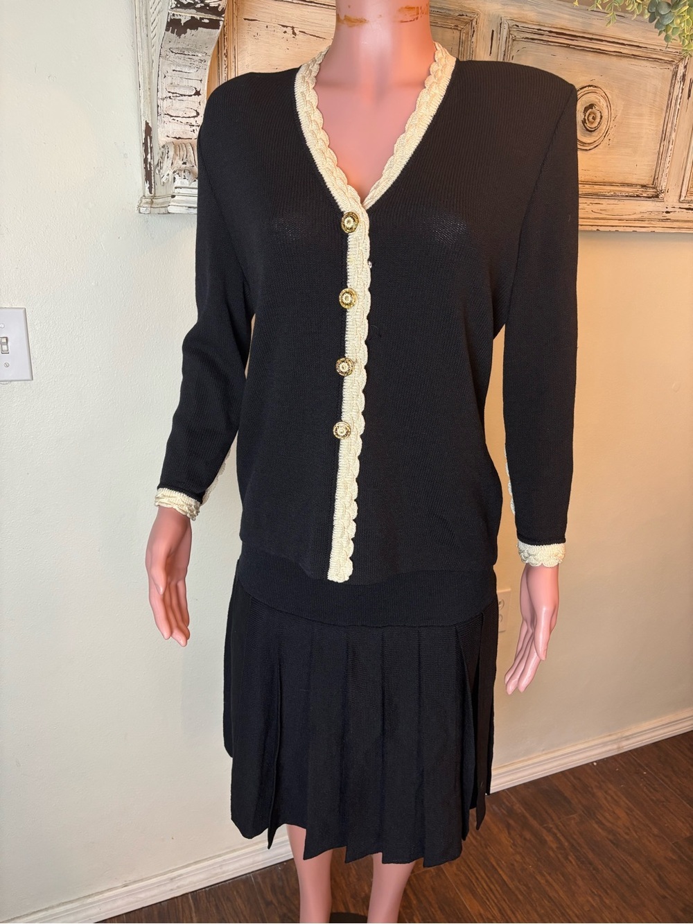 Vintage St John Black Knit Jacket/Skirt Set Sz 10 Pleated Preppy Academia Gold
